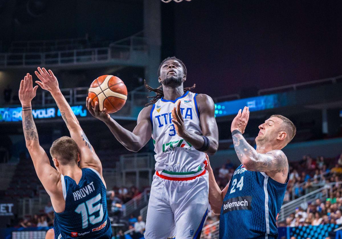 意大利队替补中锋状态不太稳定，他在今夏还代表马刺出战过夏联？